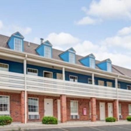 Travelodge By Wyndham Canton-Livonia Area, Mi Buitenkant foto