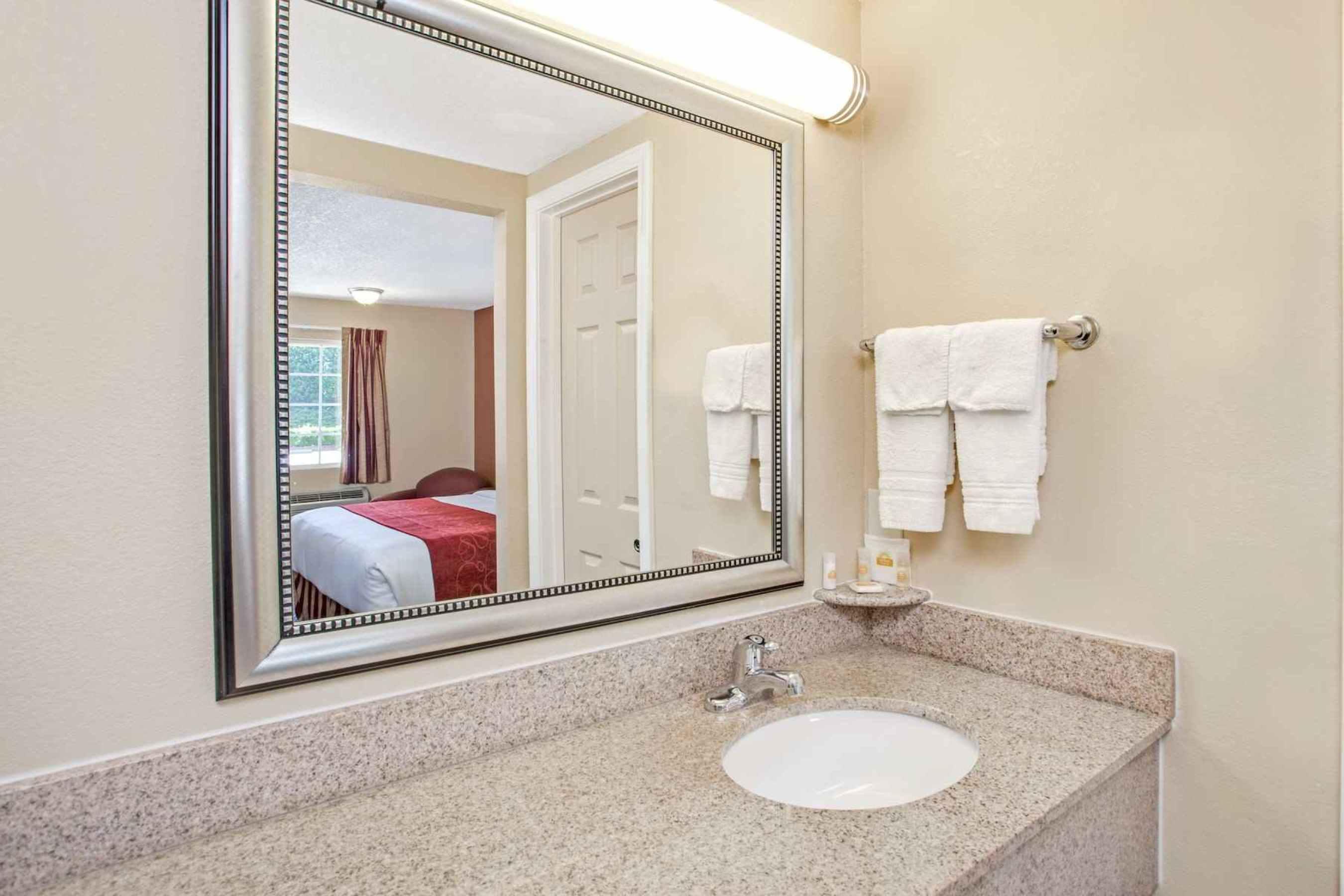 Travelodge By Wyndham Canton-Livonia Area, Mi Buitenkant foto