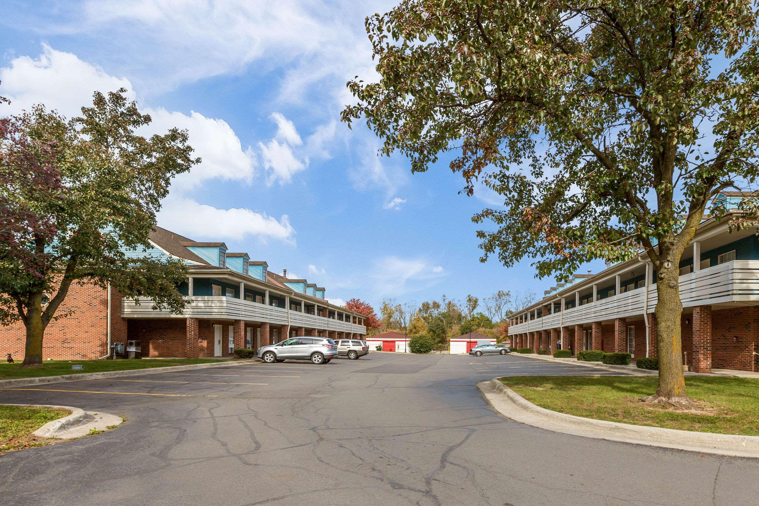 Travelodge By Wyndham Canton-Livonia Area, Mi Buitenkant foto