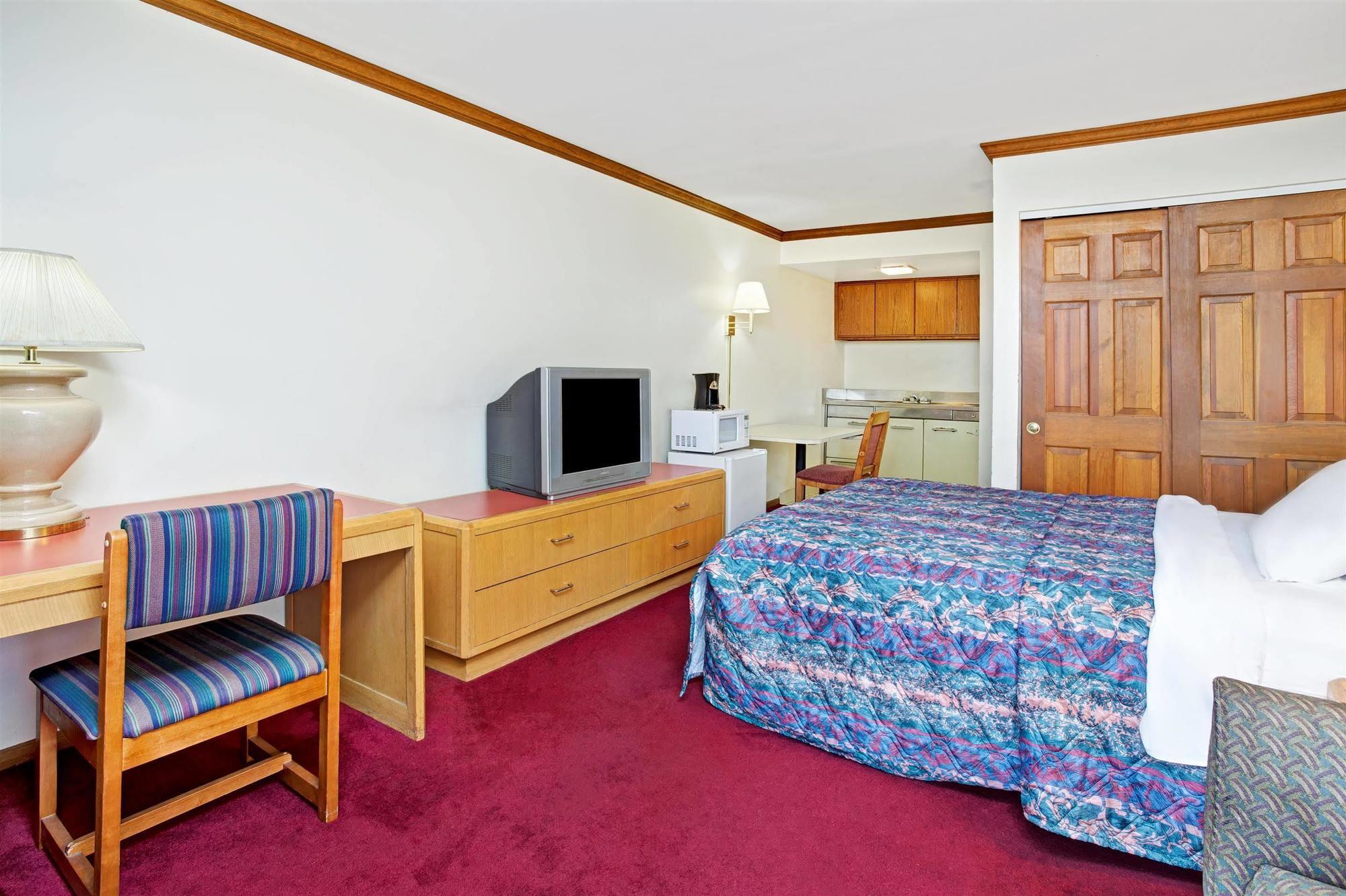 Travelodge By Wyndham Canton-Livonia Area, Mi Buitenkant foto