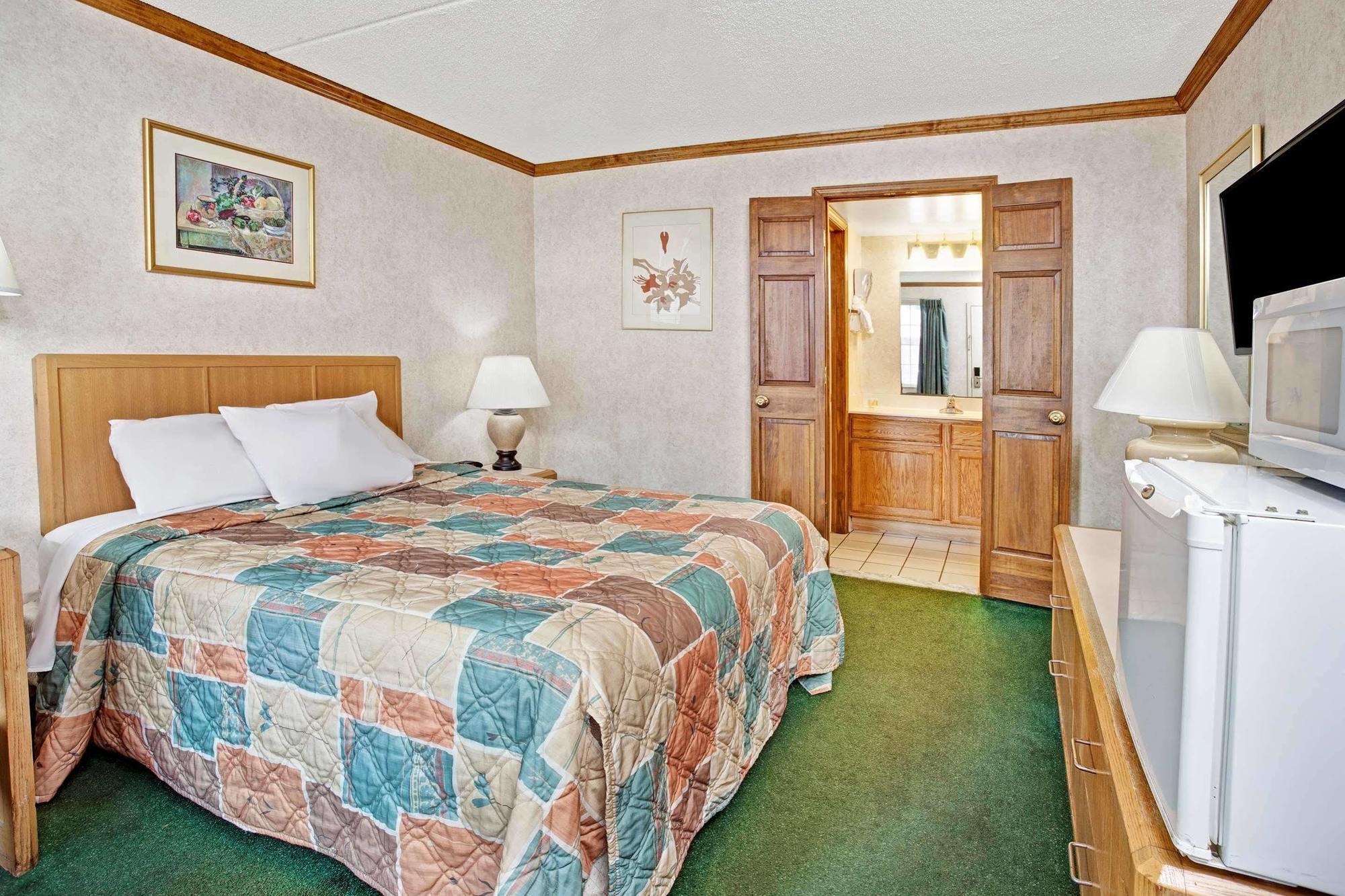 Travelodge By Wyndham Canton-Livonia Area, Mi Buitenkant foto