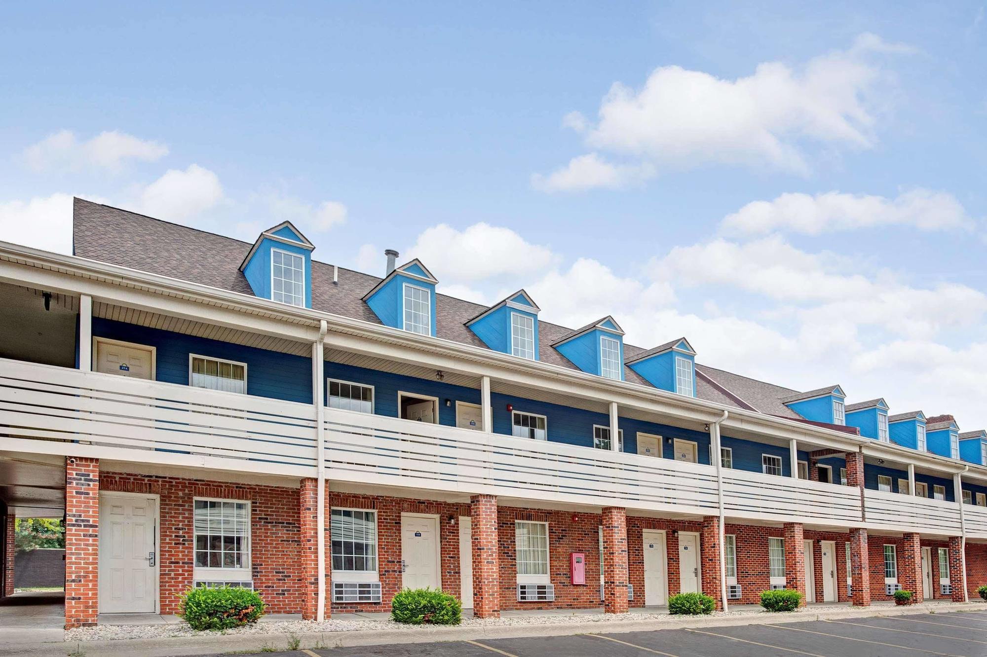 Travelodge By Wyndham Canton-Livonia Area, Mi Buitenkant foto
